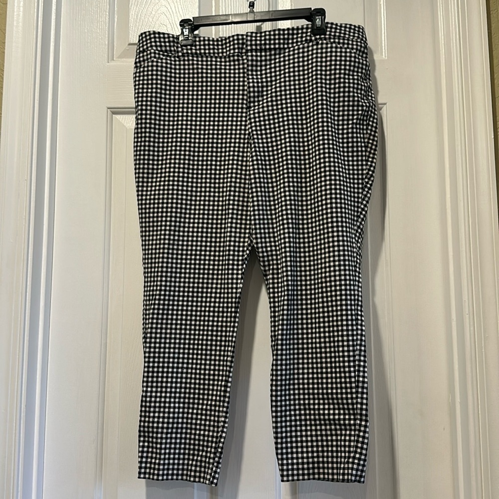 Old Navy Black and white checkered Ankle - size 20